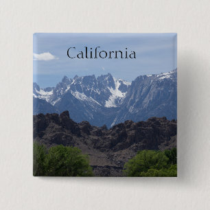 Berge der einsamen Pinie Button
