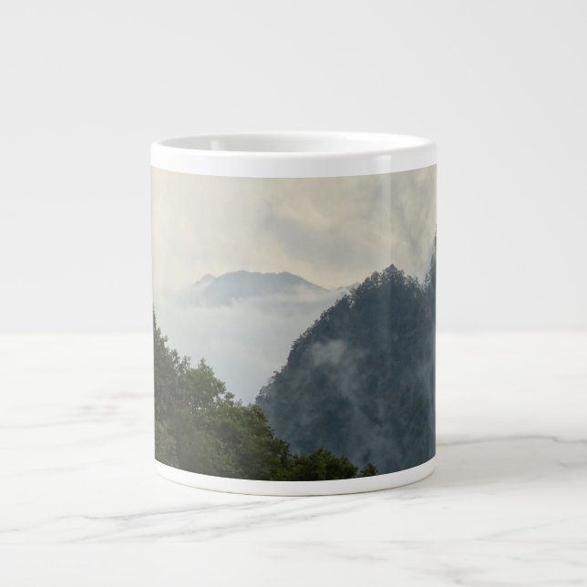 Berge in der Nebst Jumbo-Tasse (Vorderseite)