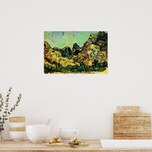 Berge in St. Remy mit dunklem Cottage Poster