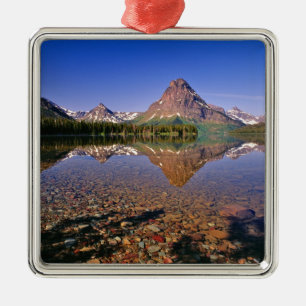 Berge spiegeln sich im ruhigen Two Medicine Lake w Silbernes Ornament
