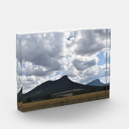 Berge Sturgeon und Abrupt unter dramatischen Wolke Fotoblock