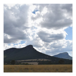 Berge Sturgeon und Abrupt unter dramatischen Wolke Fotodruck
