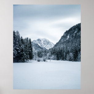 Berge und gefrorener See bei Zgornje Jezersko, Slo Poster