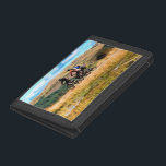 BERGFAHREN TRI-FOLD GELDBEUTEL<br><div class="desc">Eine Aquarell von drei Männern Mountainbiking in den walisischen Hügeln.</div>
