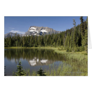 Berggipfel in einem See