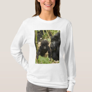 Berggorilla, Erwachsener mit Jungtier T-Shirt