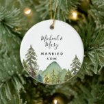 Bergkiefernbäume Hochzeitsgeschenk Keramik Ornament<br><div class="desc">Mountain Pine Trees Wedding Ornament Geschenk Personalisiert mit Ihrem eigenen Namen,  Event und Jahr!</div>