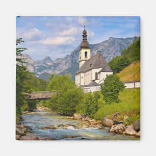 Bergkirche mit Flusslandschaft Magnet