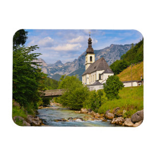 Bergkirche mit Flusslandschaft Magnet