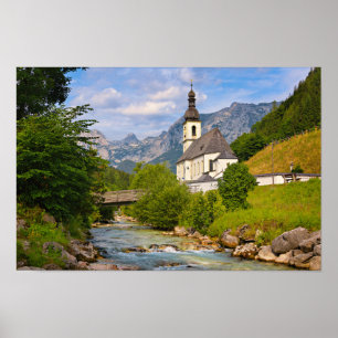 Bergkirche mit Flusslandschaft Poster