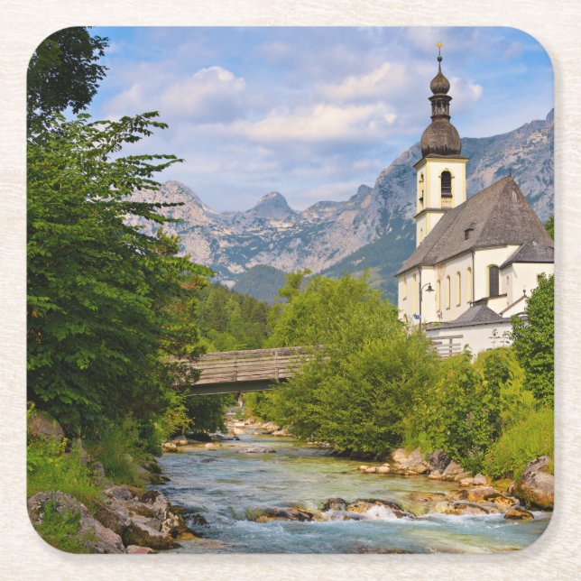 Bergkirche mit Flusslandschaft Rechteckiger Pappuntersetzer (Vorderseite)