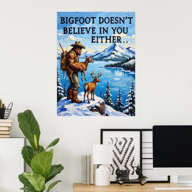 Berglandschaft: Sasquatch und die Fauna Poster (Heimbüro)