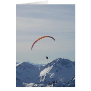 Bergparagliding fliegt zu Freiheit und Erfolg