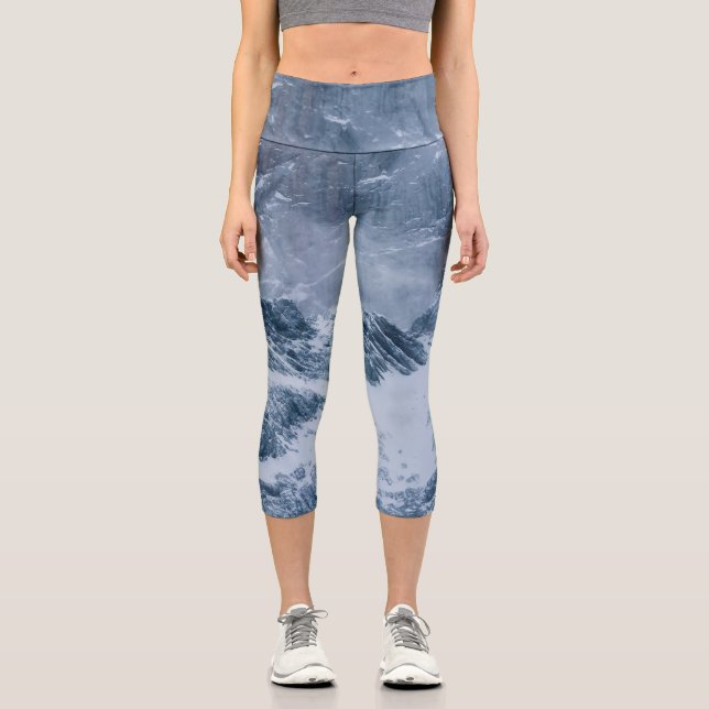 Bergschnee und Nebel Capri Leggings (Vorderseite)