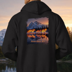 Bergszene mit Geistwölfen Hoodie