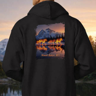 Bergszene mit Geistwölfen Hoodie