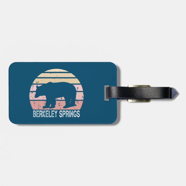 Berkeley Springs West Virginia Retro Bear Gepäckanhänger (Rückseite horizontal)