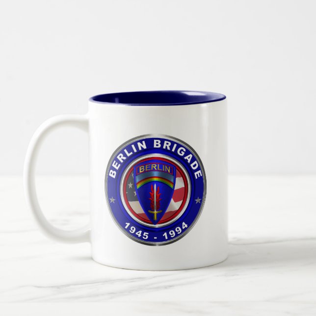 Berlin Brigade Zweifarbige Tasse (Links)