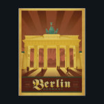 Berlin, Deutschland Postkarte<br><div class="desc">Anderson Design Group ist eine preisgekrönte Illustrations- und Designfirma in Nashville, Tennessee. Der Gründer Joel Anderson leitet ein Team talentierter Künstler, um originale Posterkunst zu kreieren, die wie Vintage Werbedrucke von den 1920er bis 1960er Jahren aussieht.</div>