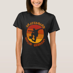 Berlin Deutschland Skateboarder Urne Skateboarding T-Shirt