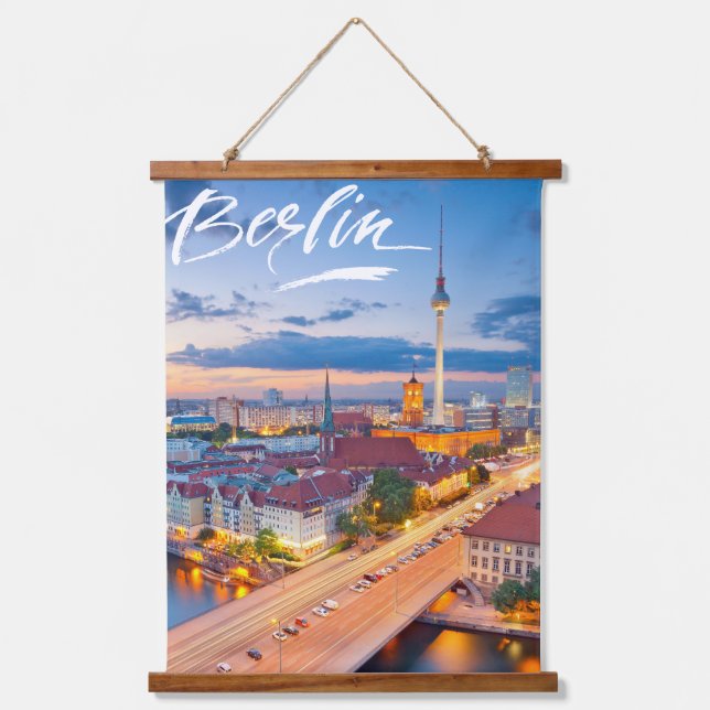 Berlin, Deutschland Wandteppich Mit Holzrahmen (Vorderseite)