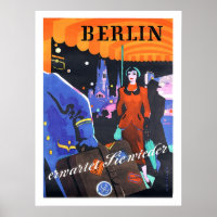 Berlin, Frau vor einem Hotel, Vintag, Reise