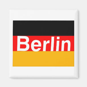 Berlin-Logo im Weiß auf deutscher Flagge Magnet