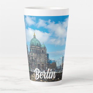 Berliner Kathedrale und Fernsehturm in Berlin Milchtasse