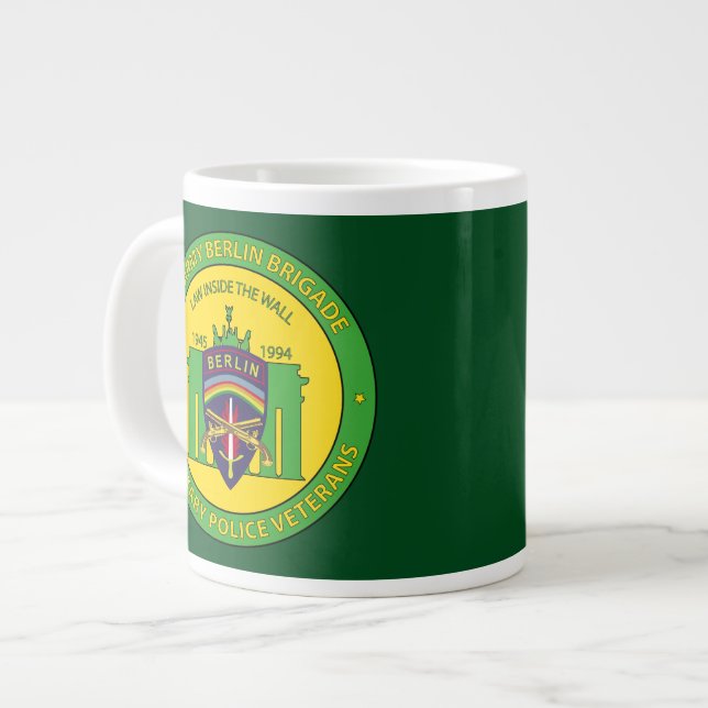 Berliner Militär-Veteranen der Brigade Jumbo-Tasse (Vorderseite Links)
