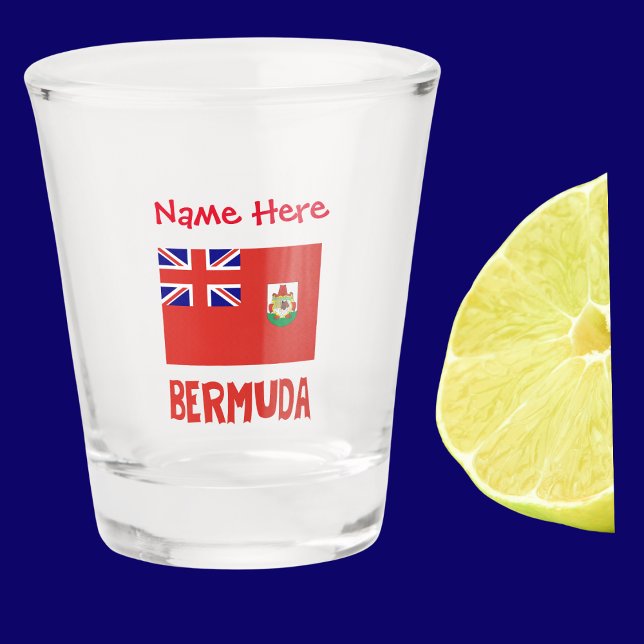 Bermuda Bermudia Flag Rote Personalisierung Schnapsglas (Bermudan Flag on shot glass has the word BERMUDA below in flag colors. Add name above in red text.)