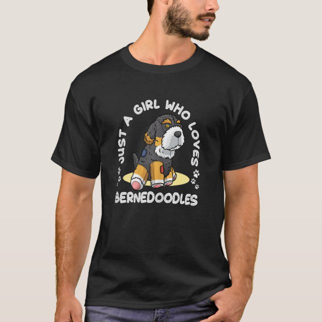 Bernedoodle Dog With Stuffed Animal T-Shirt (Vorderseite)