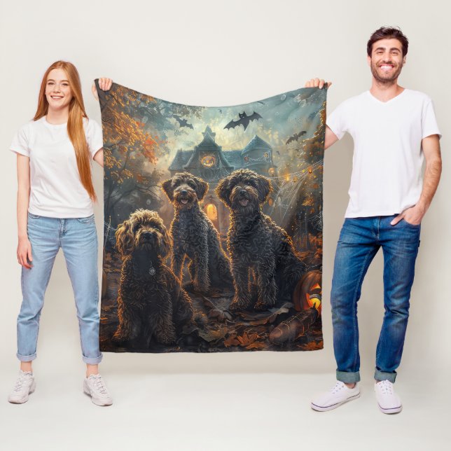 Bernedoodle Halloween Night Doggy Delight Fleecedecke (Beispiel)