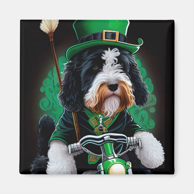 Bernedoodle Hund Fahrrad St. Patrick's Day Magnet (Vorne)