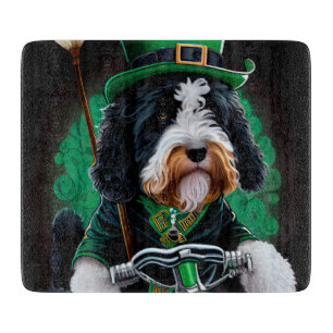 Bernedoodle Hund Fahrrad St. Patrick's Day Schneidebrett