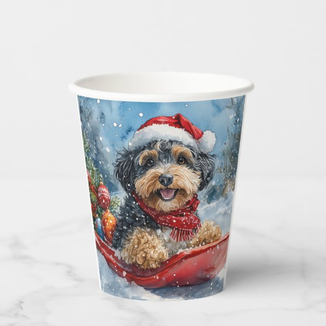 Bernedoodle Hund in Sledge Let it Schnee Weihnacht Pappbecher (Vorderseite)