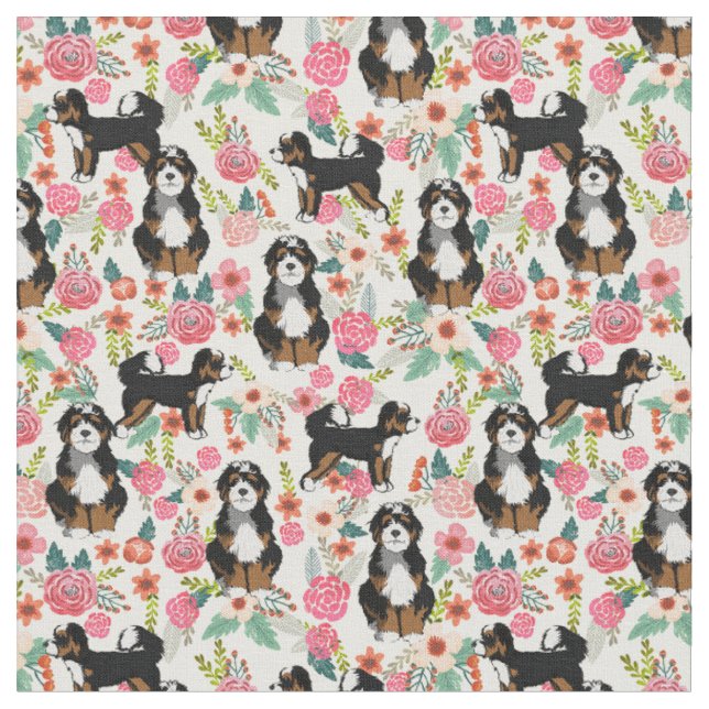 Bernedoodle Hund Vintage Blumencreme Stoff (Nahaufnahme)