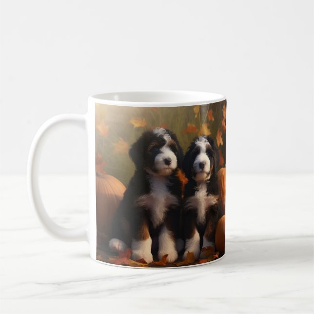 Bernedoodle Puppy Autumn Delight Pumpen Kaffeetasse (Links)