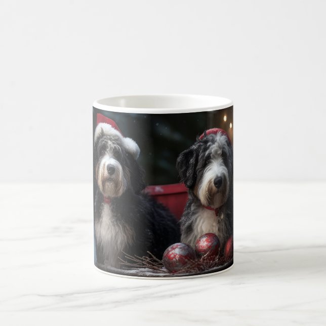 Bernedoodle Snowy Sleigh Weihnachtsdekor Kaffeetasse (Mittel)