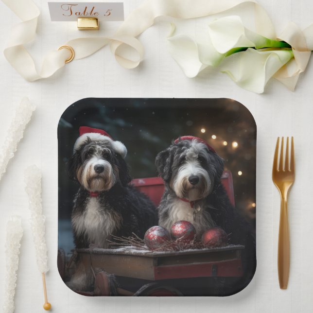 Bernedoodle Snowy Sleigh Weihnachtsdekor Pappteller (Hochzeit)