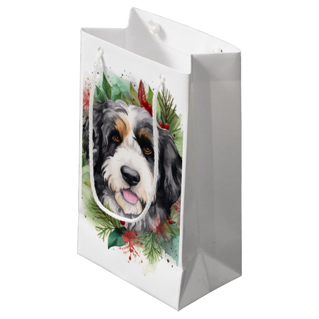Bernedoodle Weihnachtsmann Festliche Jungfrau Kleine Geschenktüte (Vorderseite Schrägansicht)