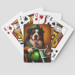 Berner Sennenhund fährt am St. Patrick's Day Fahrr Spielkarten