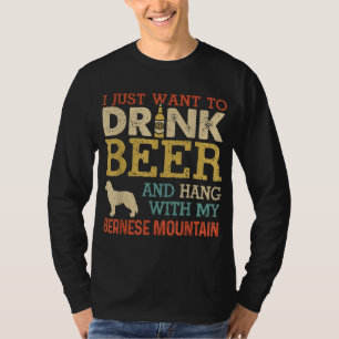 Berner Sennenhund Papa trinkt Bier hängt mit Hund T-Shirt