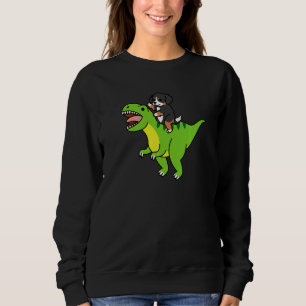 Berner Sennenhund reitet Rex Dinosaurier Hund Sweatshirt