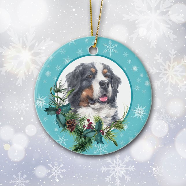 Bernese Mountain Dog Evergreen Snowflake Border Keramik Ornament (Von Creator hochgeladen)
