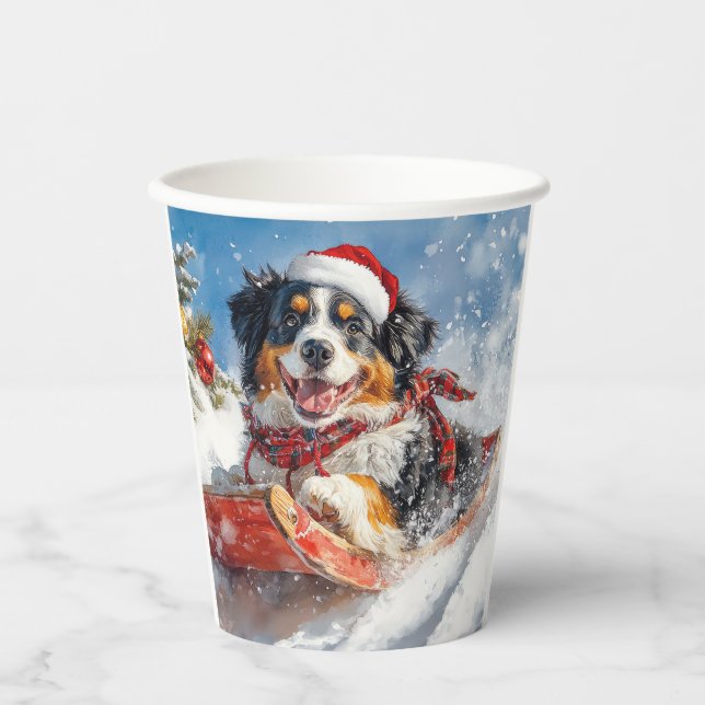 Bernese Mountain Dog in Sledge Weihnachten Pappbecher (Vorderseite)