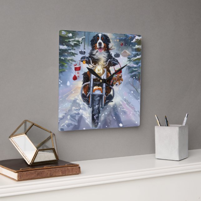 Bernese Mountain Dog Riding Motorrad Weihnachten Quadratische Wanduhr (Büro)