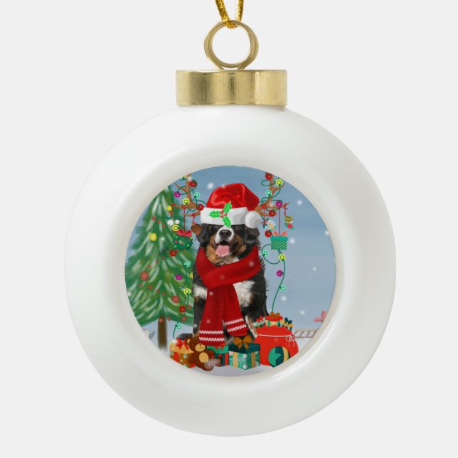 Bernese Mountain Hund im Schnee mit Weihnachtsgesc Keramik Kugel-Ornament (Vorderseite)