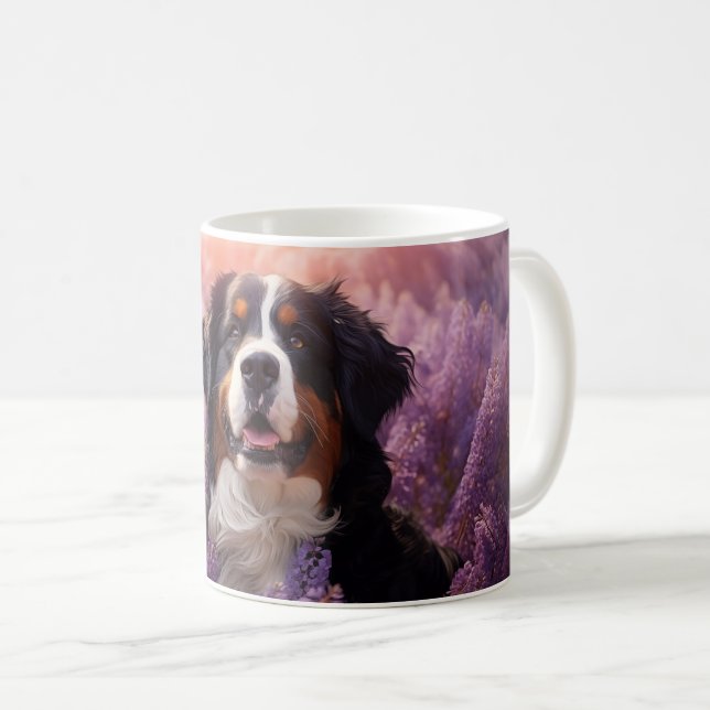 Bernese Mountain Hund in Lavendel Kaffeetasse (VorderseiteRechts)