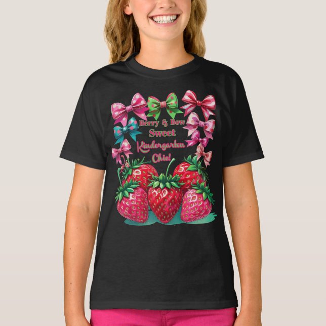 Berry and Bow Sweet Kindergarten Chic T-Shirt (Vorderseite)