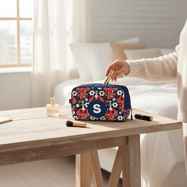 Berry Chic Waschbeutel (Floral monogram makeup bag in bold navy with bright blooms for everyday style.)